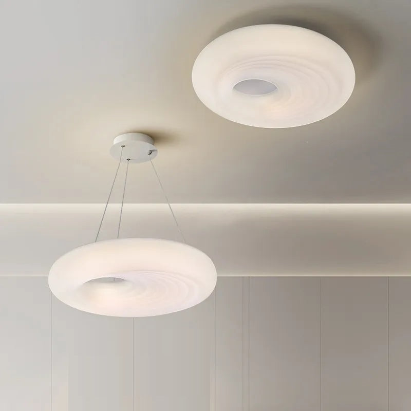 Stylowa designerska oprawa oświetleniowa, lampa wisząca Mr Magoo doskonale sprawdzi się w nowoczesnych wnętrzach.