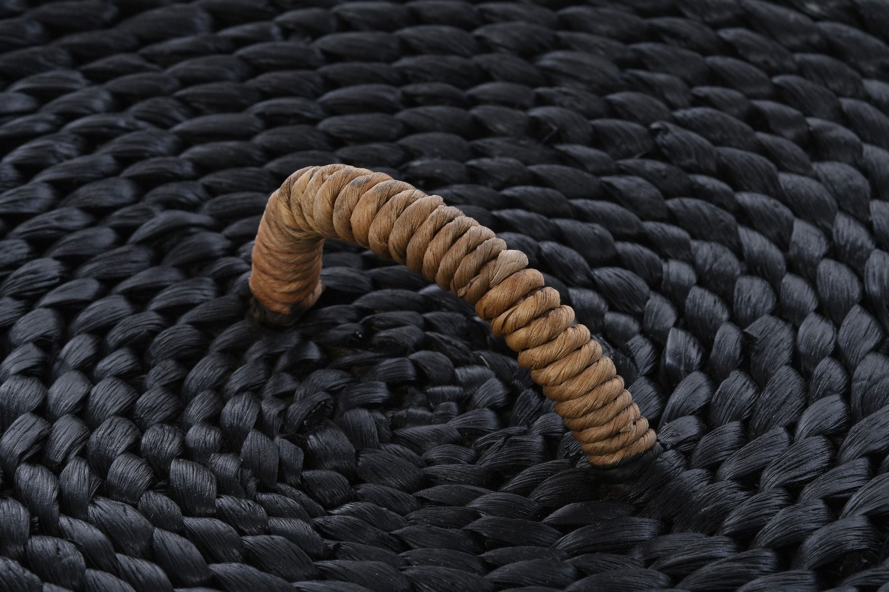 Konfigurowalny kosz Beniteza w kolorze czarnym