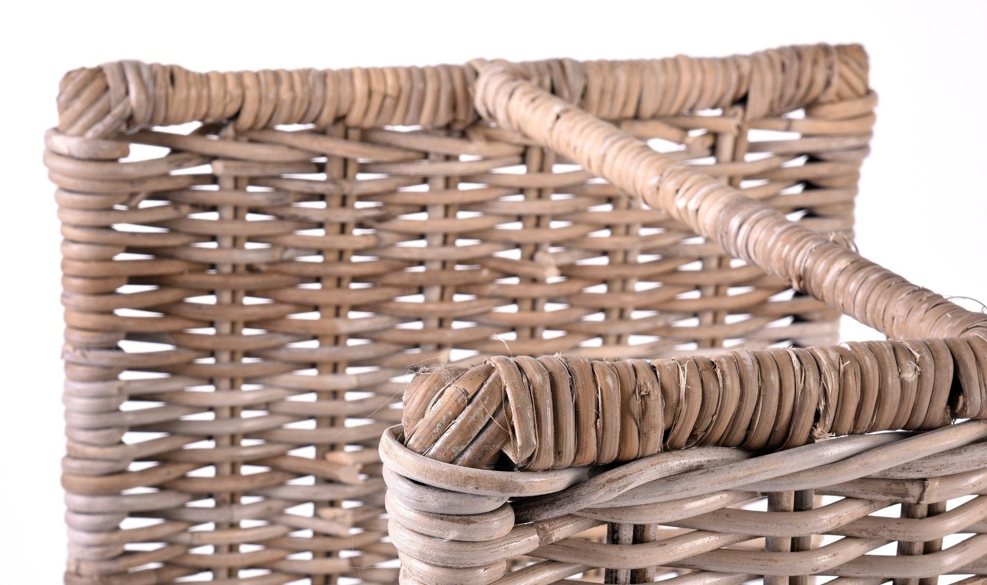 Kwadratowy kosz XL z indywidualnym wykończeniem w bezkonkurencyjnej cenie