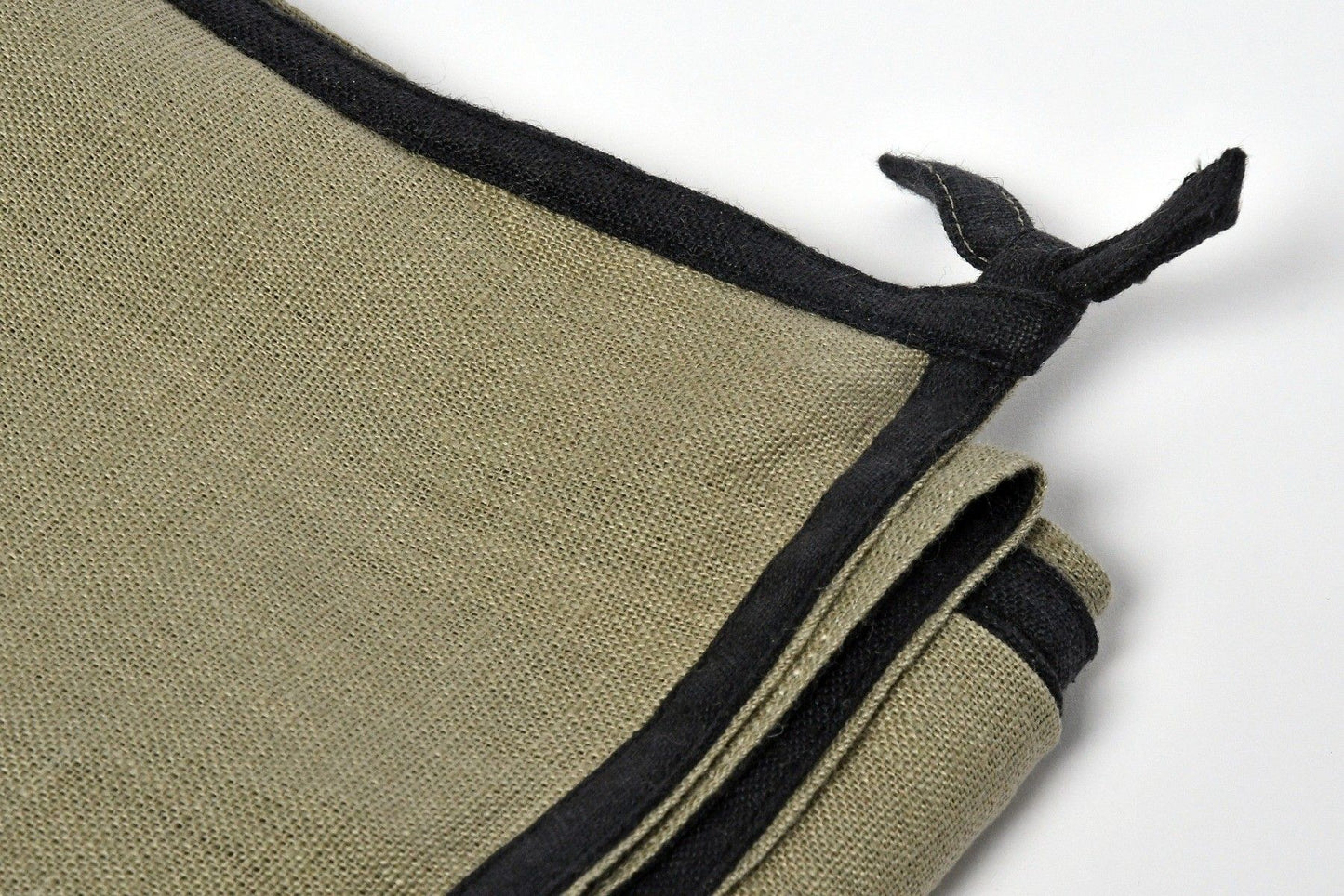 Obrus Rhoda w kolorze taupe, idealny do wyrafinowanego wyglądu