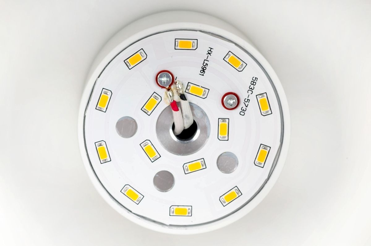 Elegancka i nowoczesna lampa wisząca marki