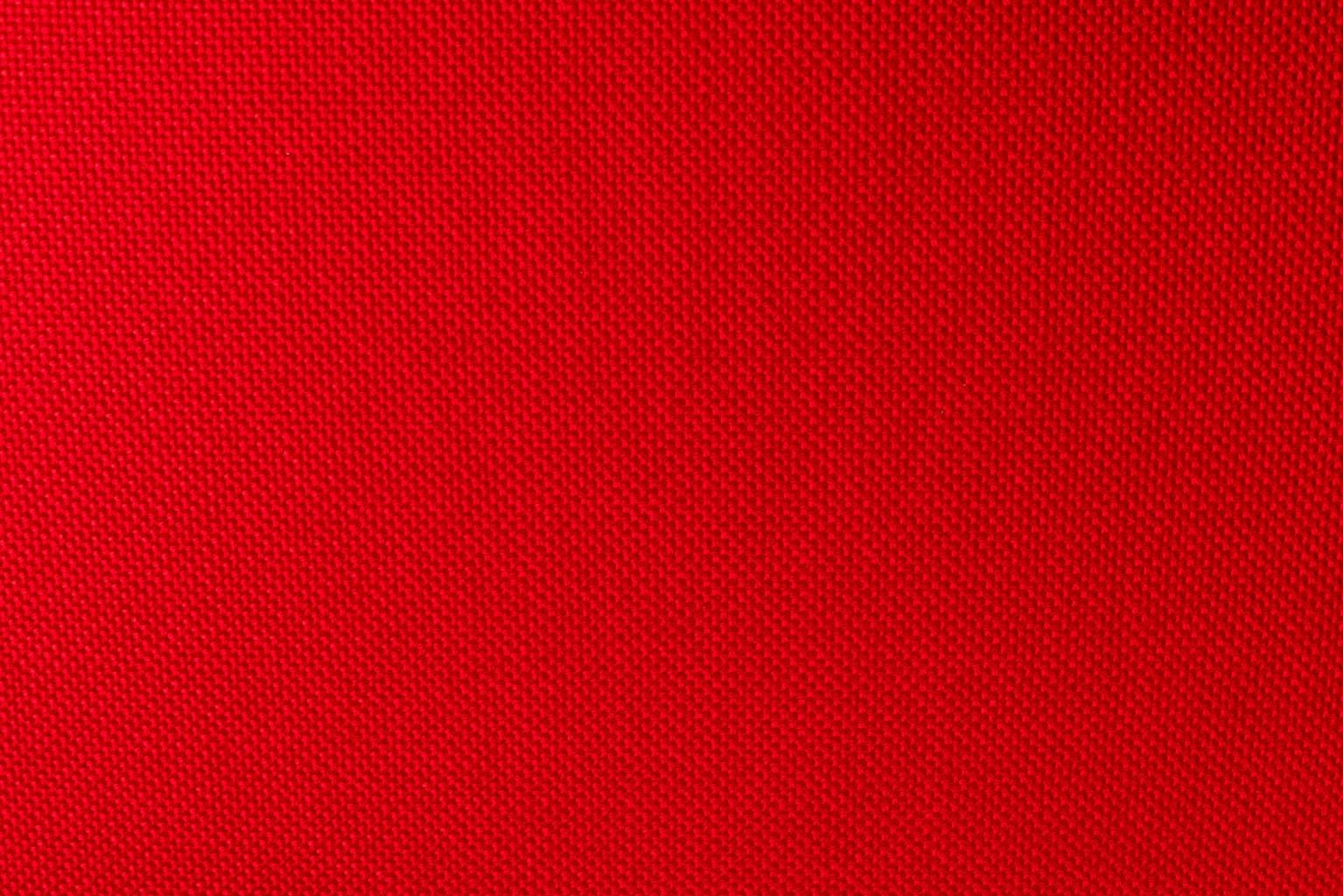 Elegancki fotel w kolorze białym zapewniający wrażenie luksusu