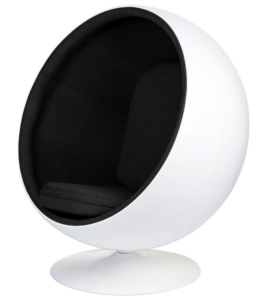 Zrelaksuj się w czarnym fotelu Ball, nowoczesnej i wygodnej opcji.