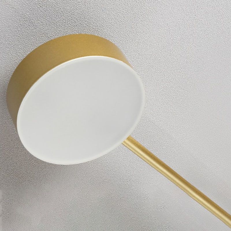Geometryczne detale zapewniają elegancki i wyrafinowany design.