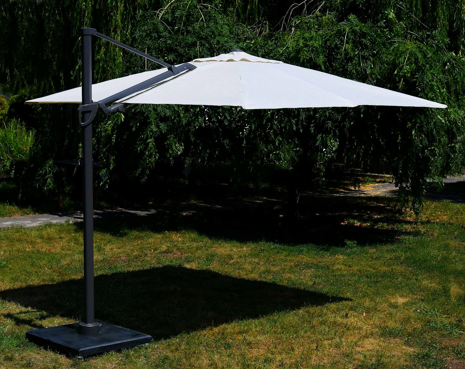 Personalizowany parasol ogrodowy Madyson w kolorze sienna