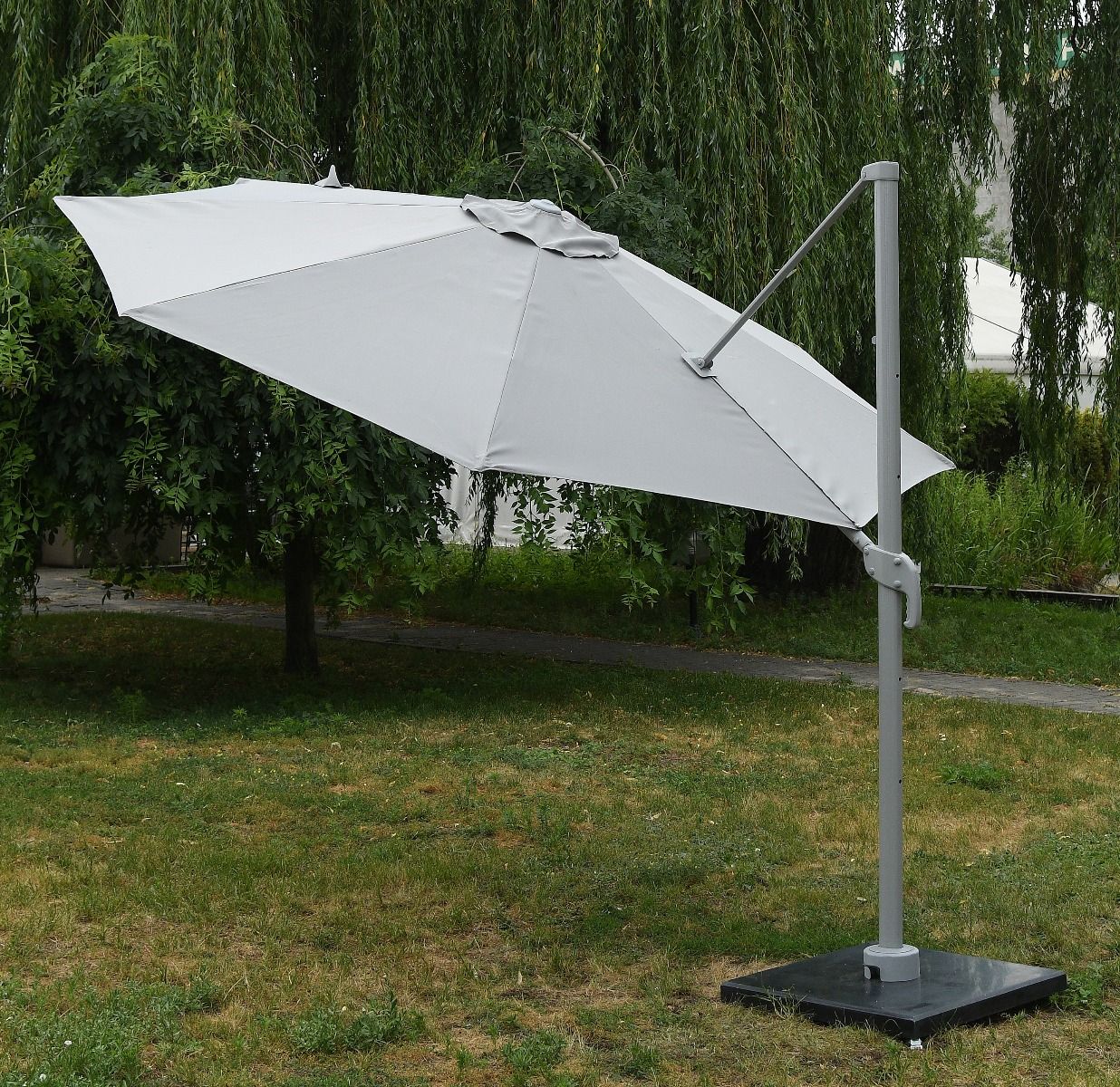 Parasol ogrodowy Burgess 350 cm - spersonalizowany i szykowny