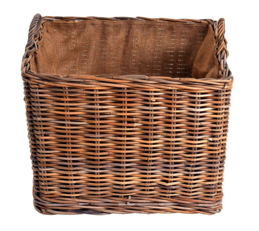 Kwadratowy kosz wiklinowy w wykończeniu brązowo-drewnianym