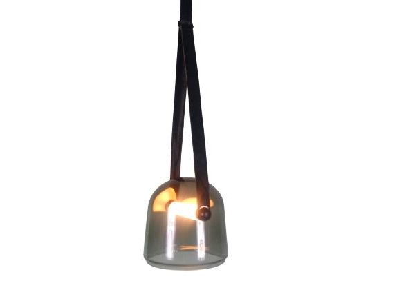 Elegancka lampa wisząca Mona XL o nowoczesnym designie i minimalistycznym stylu.