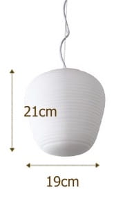 Lampa wisząca z białego szkła marki Rituals, wysokość 120 cm z możliwością zasilania o mocy 40W.